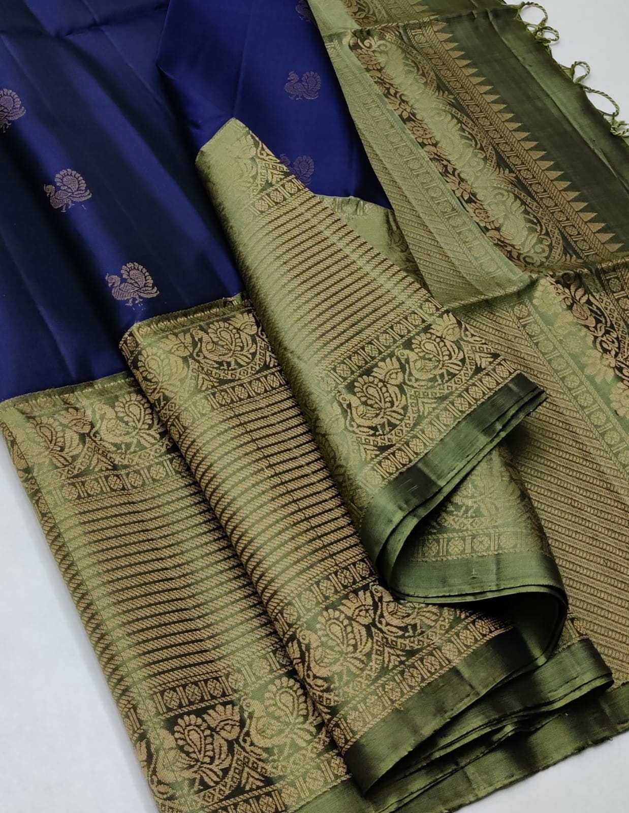 Pure handloom Double warp soft silk saree
Turning 
With silk mark certificate