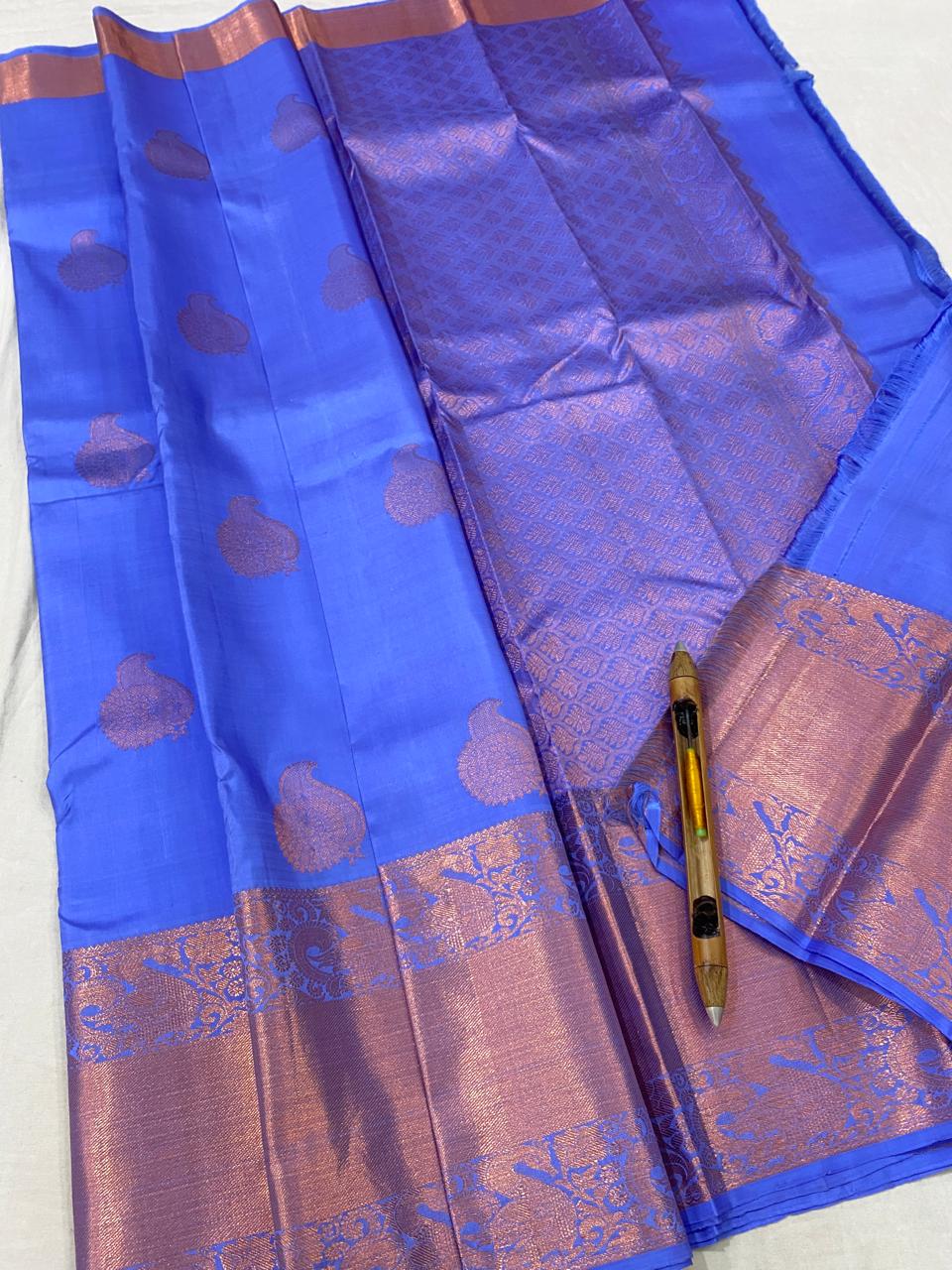 Kanchipuram Handloom pure silk saree
Beautiful fancy Design 
copper zari  beautiful butta  type sarees*