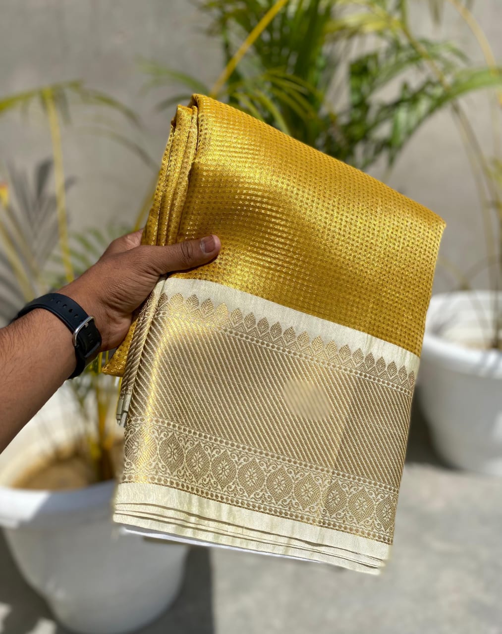 Most Demanding Tissue Silk Sarees
Banarasi Tissue Silk Sarees Best Quality Weaving Design