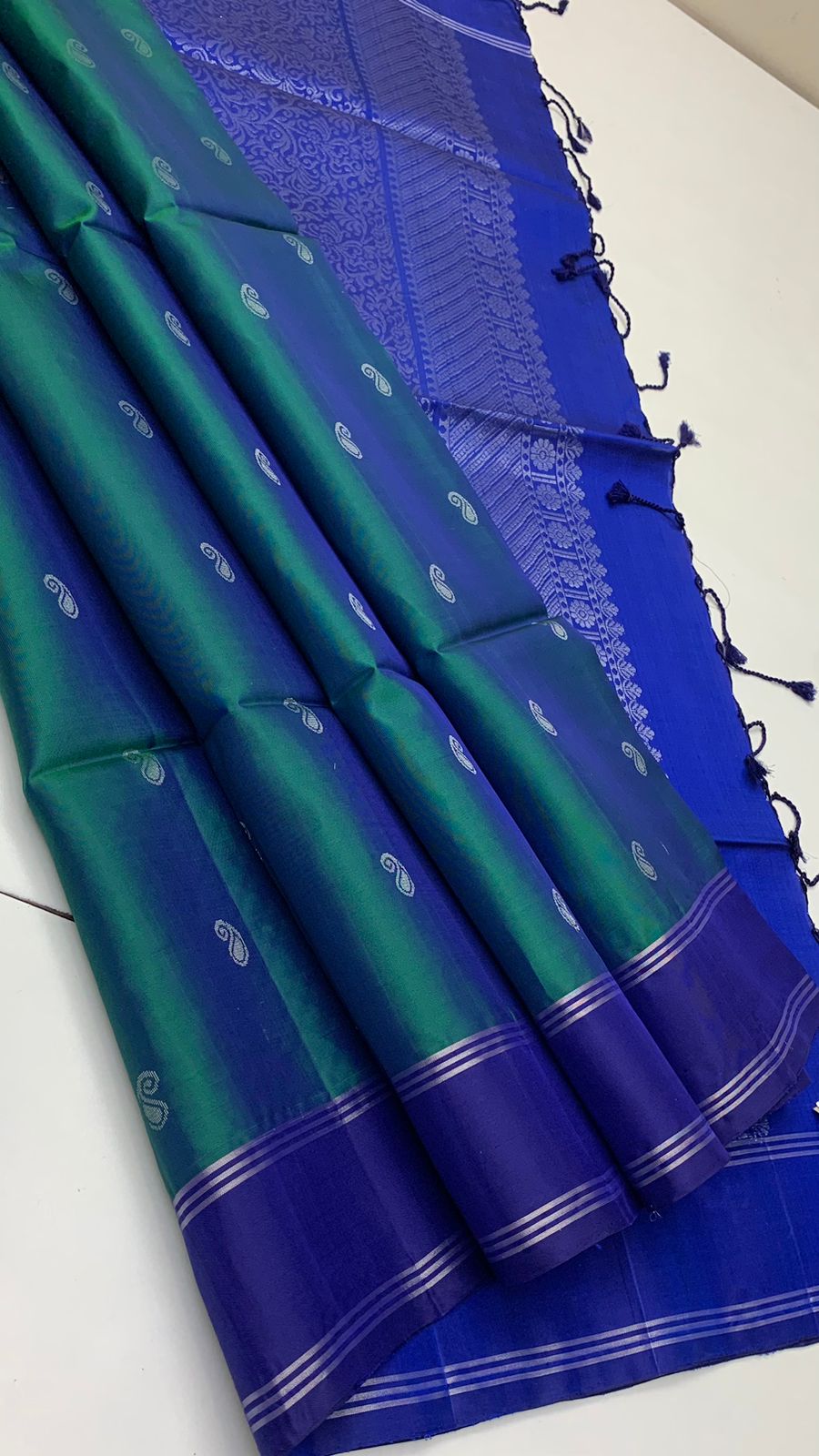 Pure handloom fancy design borderless Double warp soft silk sarees collections with contrast Pallu and blouse
