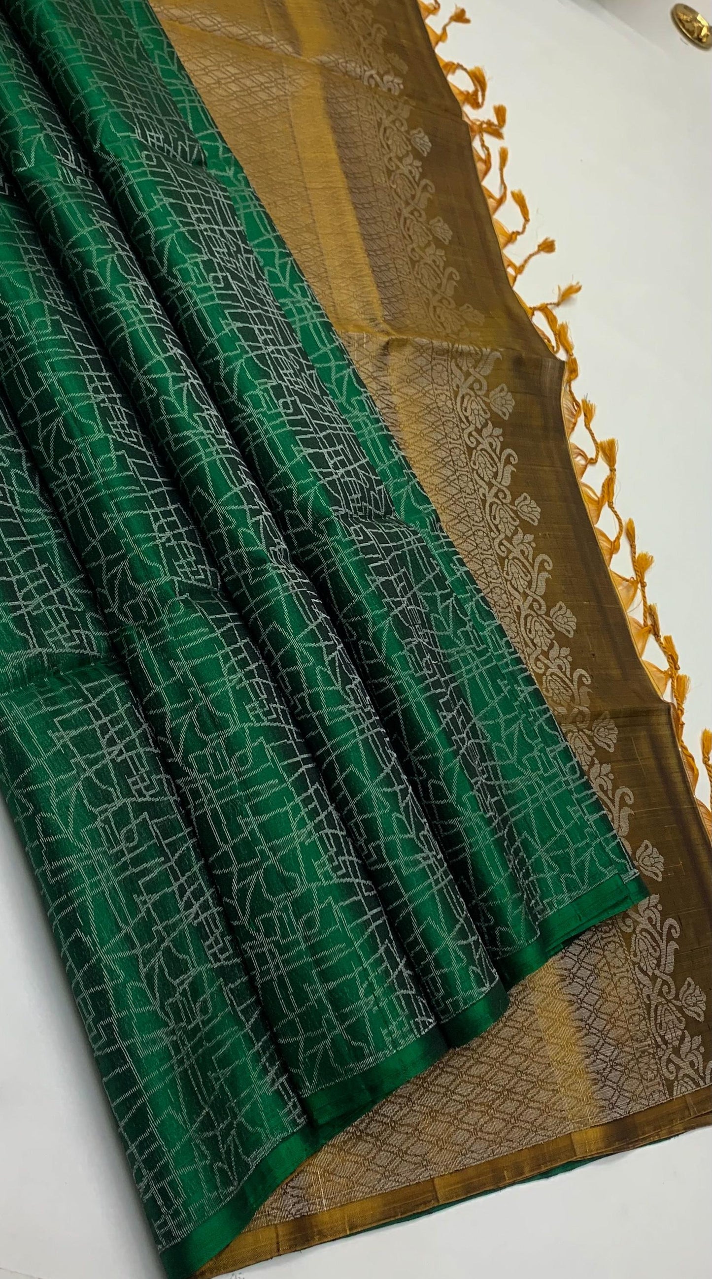Pure handloom borderless  Bridal Double warp soft silk sarees collections